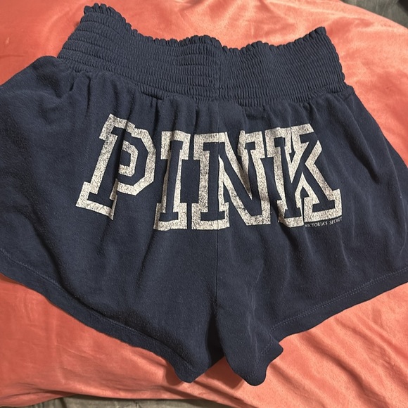 Smocked Waist Shorts with pockets - Picture 2 of 3